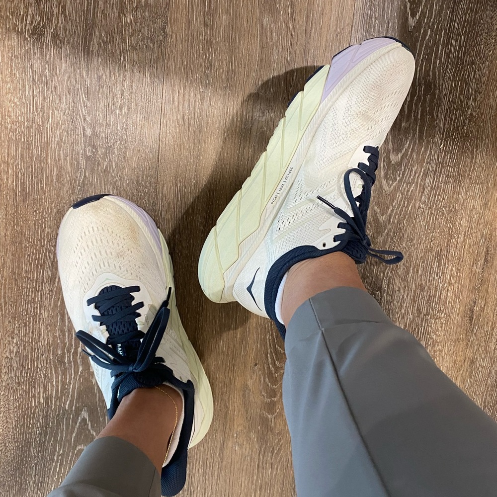 Women Hoka Arahi 5